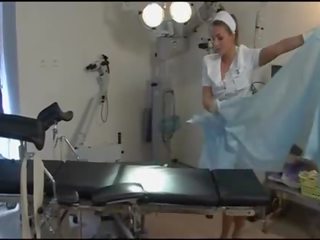Terrific enfermera en bronceado calcetas y tacones en hospital - dorcel