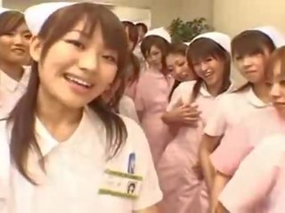 Aziatisch verpleegkundigen geniet vies video- op top